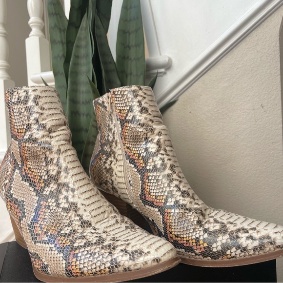 Coconuts by Matisse “Going West” Woman’s Size 8 Snakeskin Booties - Picture 2 of 7
